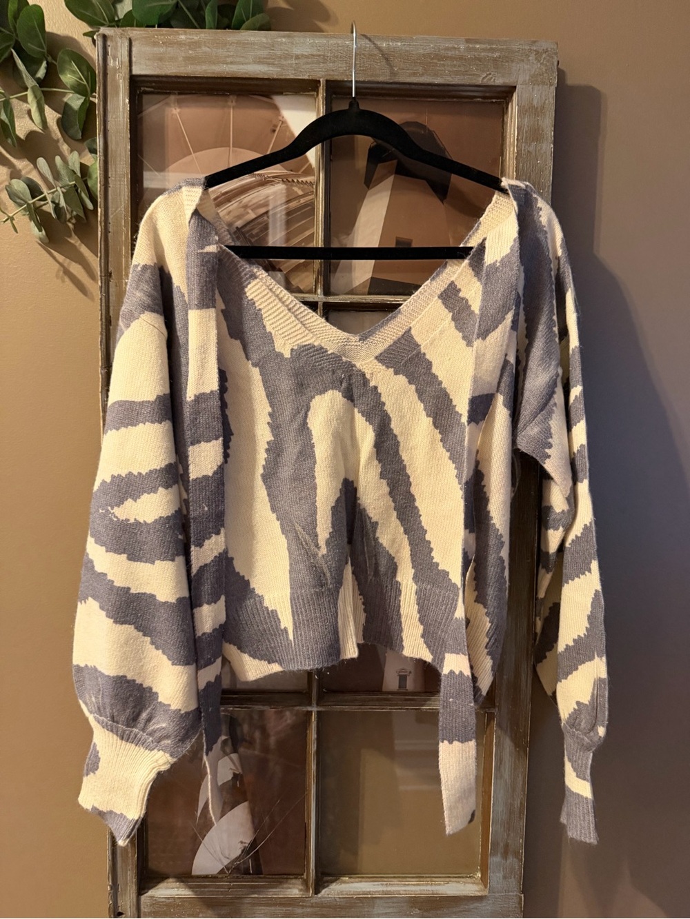 NWOT - POL Zebra Tie-Back Sweater | Size Small | Gray & Ivory | Balloon Sleeve